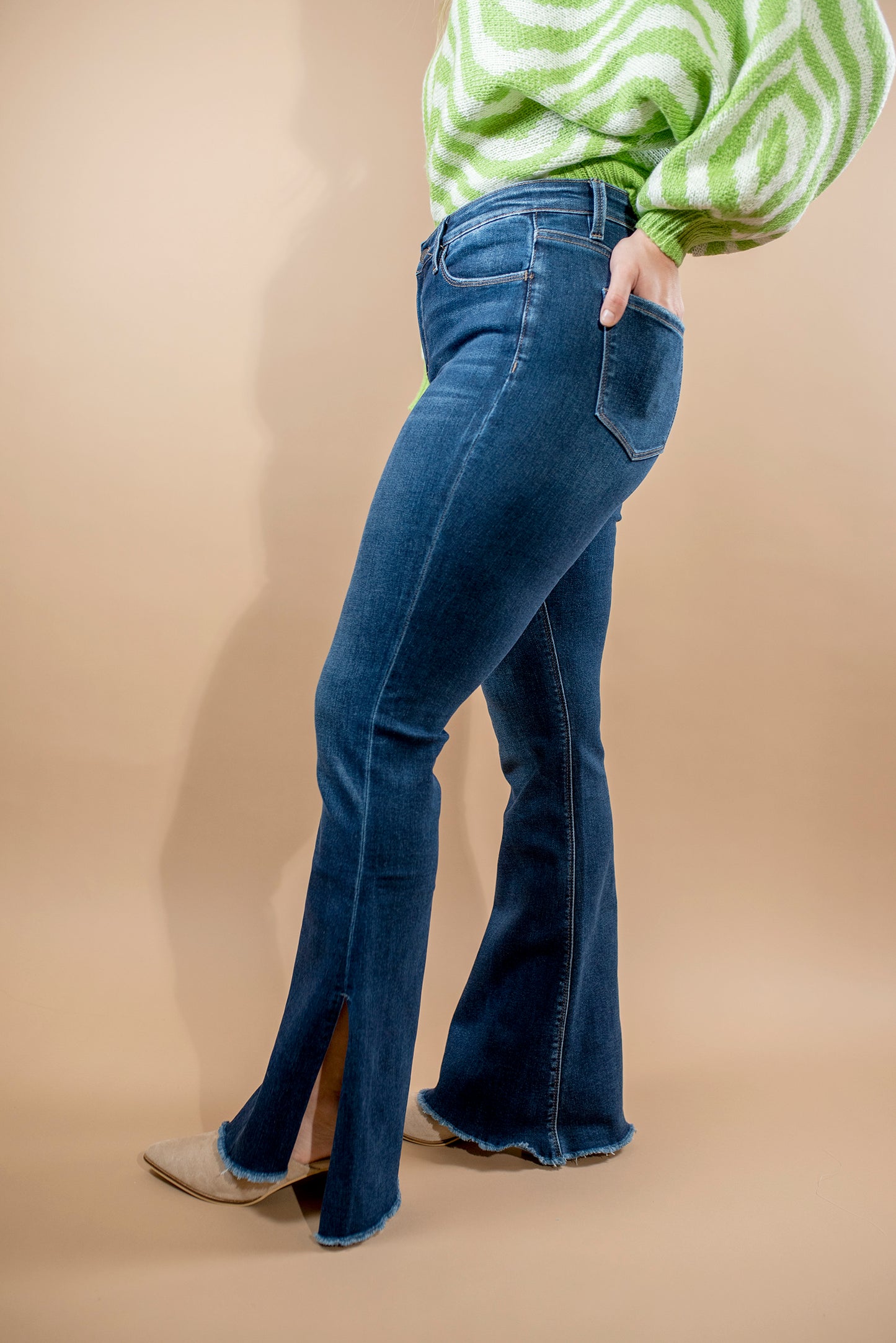 Cool Girl Flare w Slit Jeans