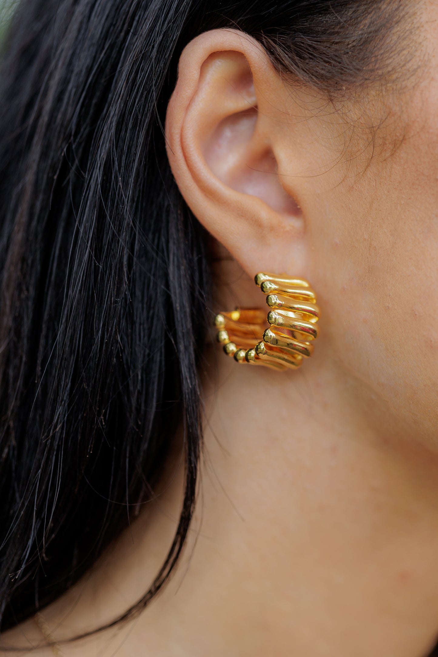 Hug Me Ribbed Hoop Earrings